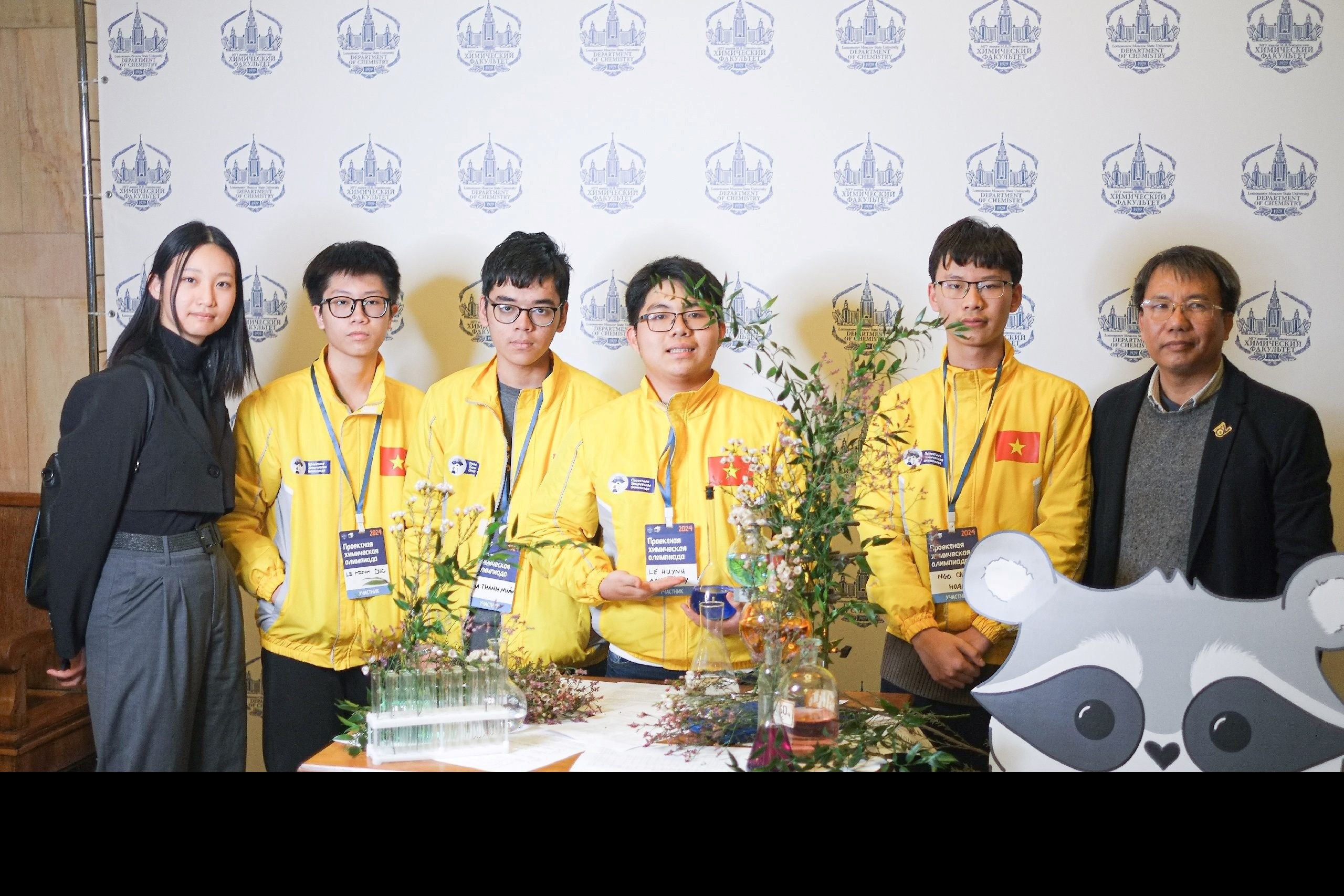 Học sinh Việt Nam đoạt cúp dành cho đội xuất sắc nhất tại vòng Chung kết Kỳ thi Olympic Dự án Hóa học năm 2024 tổ chức tại Trường Đại học Quốc gia Moscow, Liên bang Nga